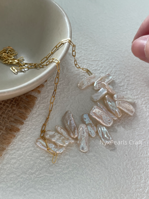Irregular Smile Pearl Necklace