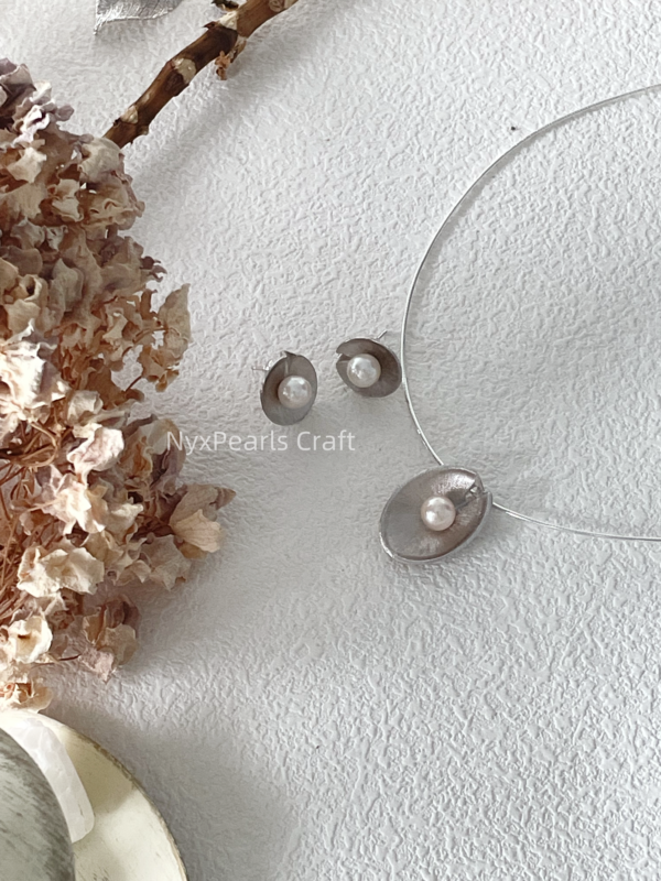Shell Pearl Necklace