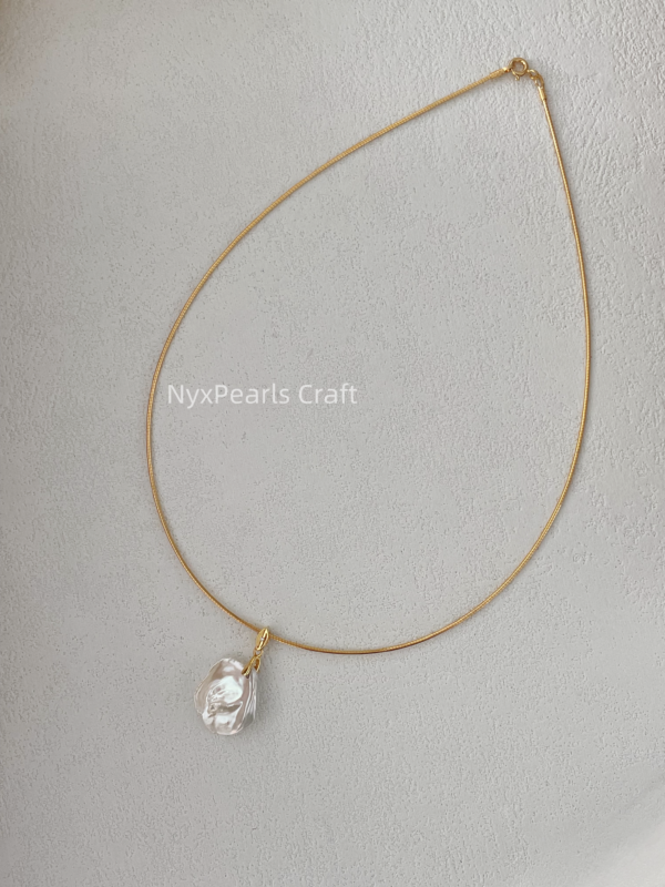 Golden Petal Necklace - 图片 2
