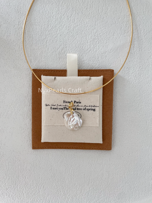 Golden Petal Necklace - 图片 4