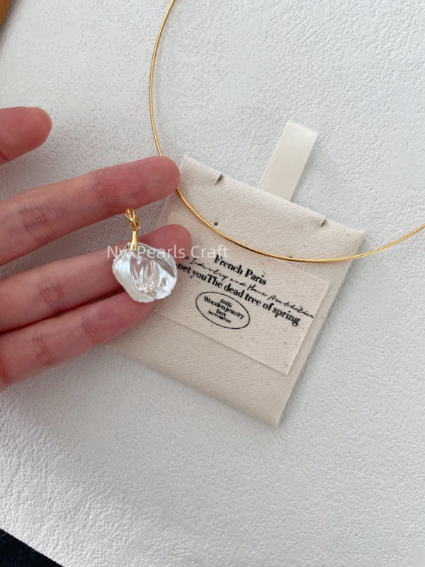 Golden Petal Necklace - 图片 6