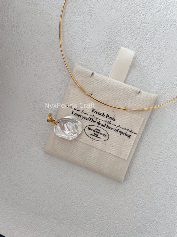 Golden Petal Necklace - 图片 5