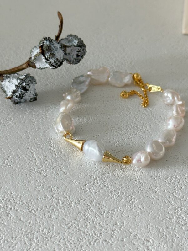 Mustache-design Baroque Bracelet