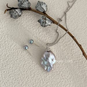 Hat Gray Bar Necklace