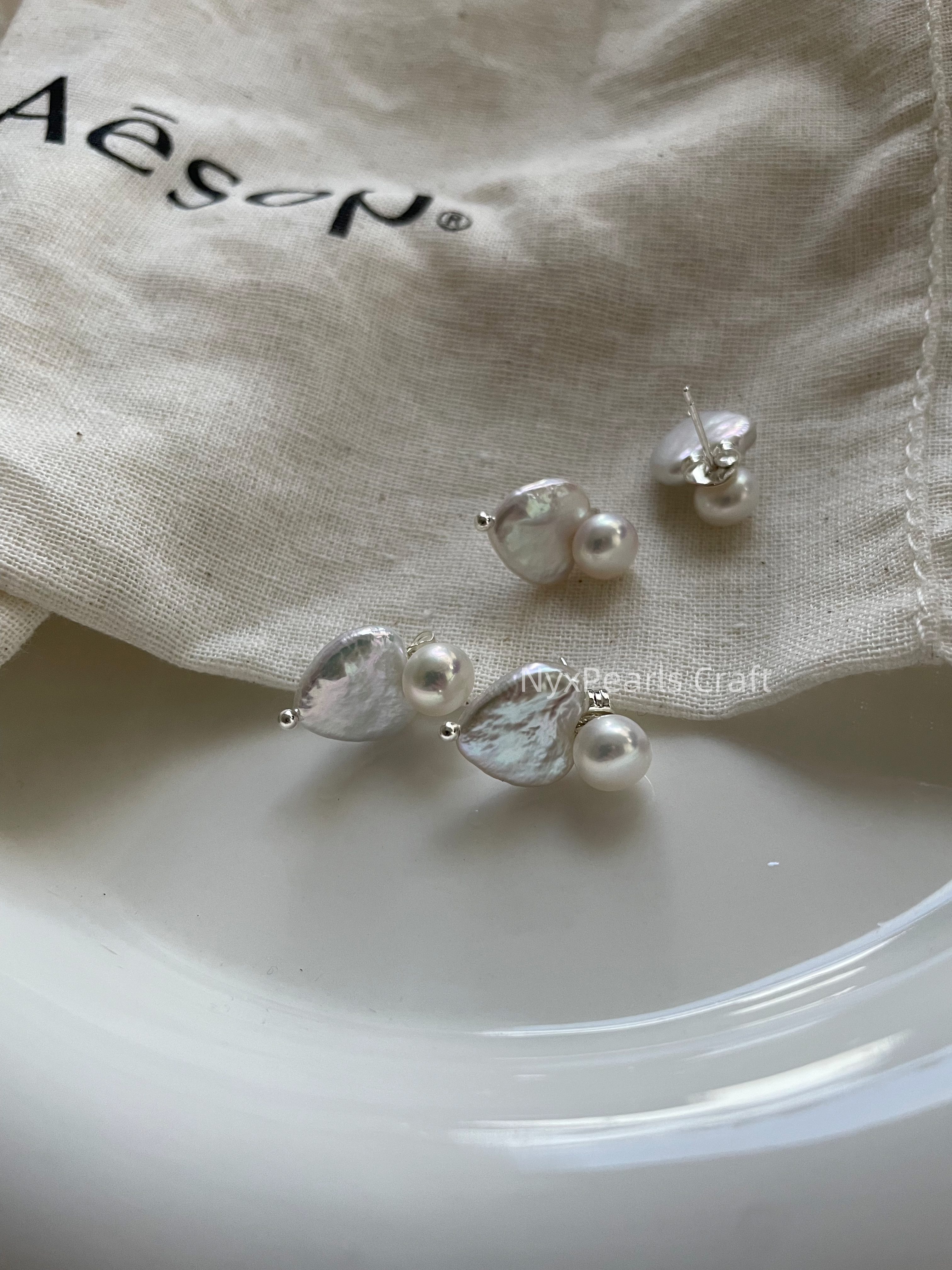 Heart Baroque Button Pearl Stud Earrings - 图片 5