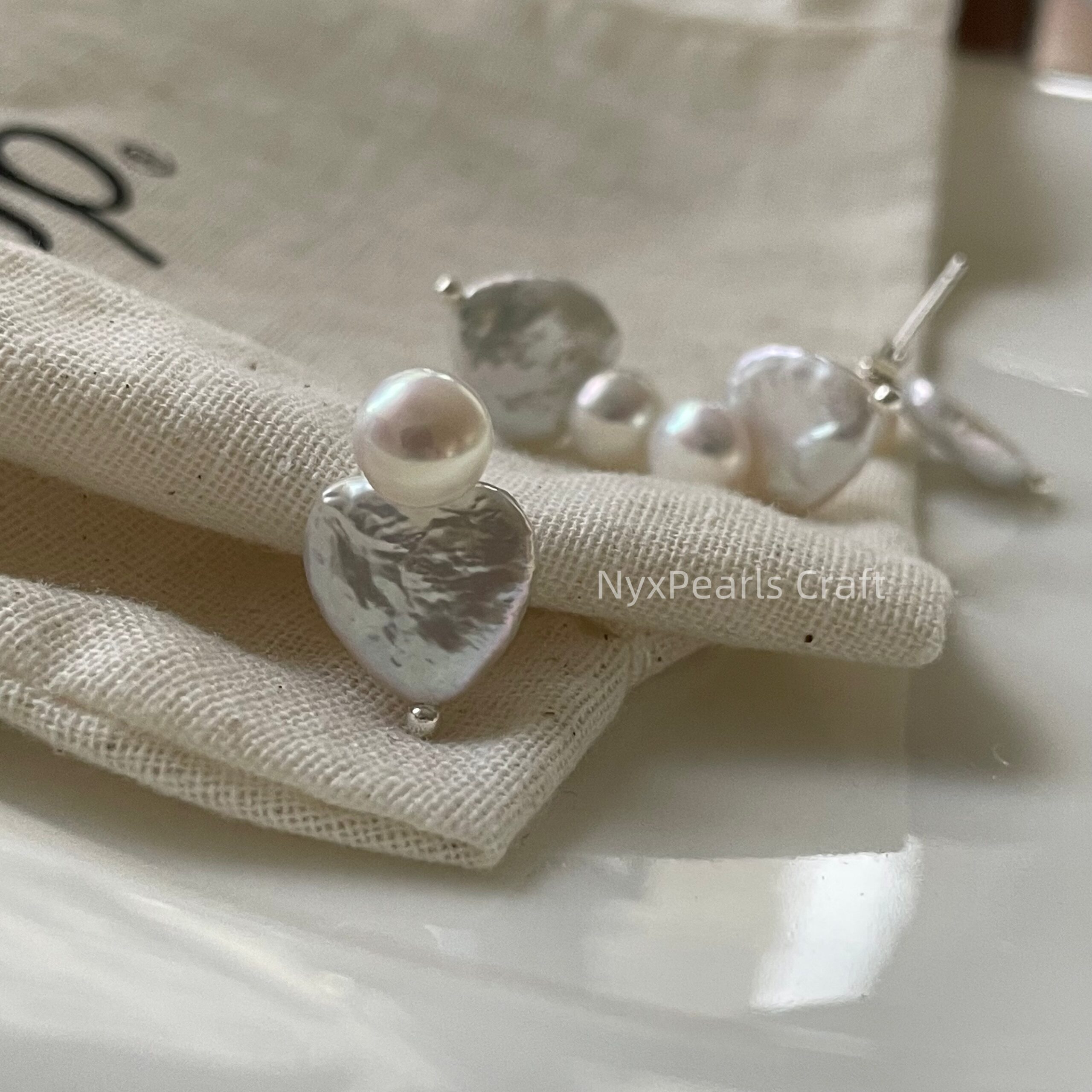 Heart Baroque Button Pearl Stud Earrings - 图片 14
