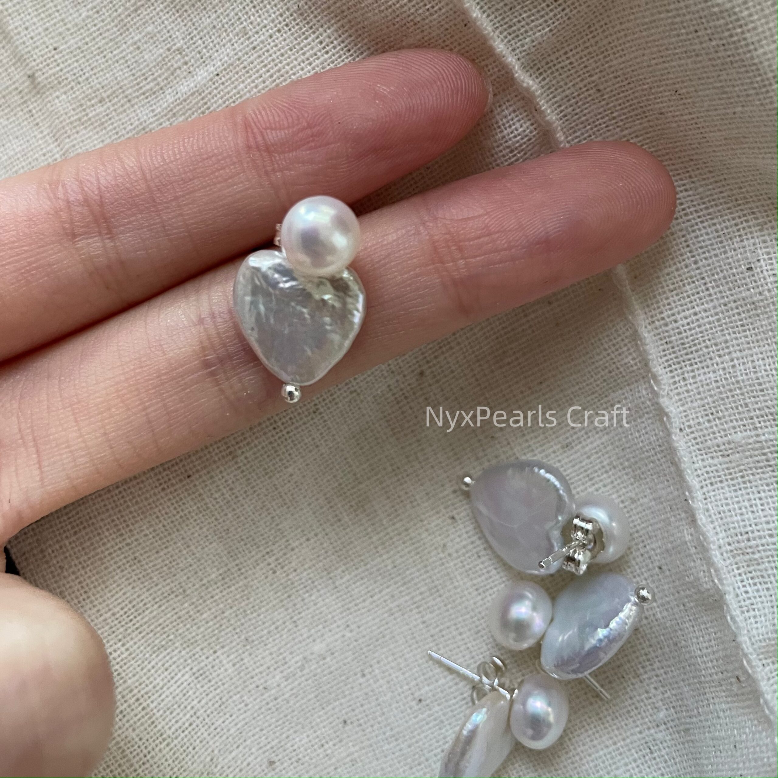 Heart Baroque Button Pearl Stud Earrings - 图片 9