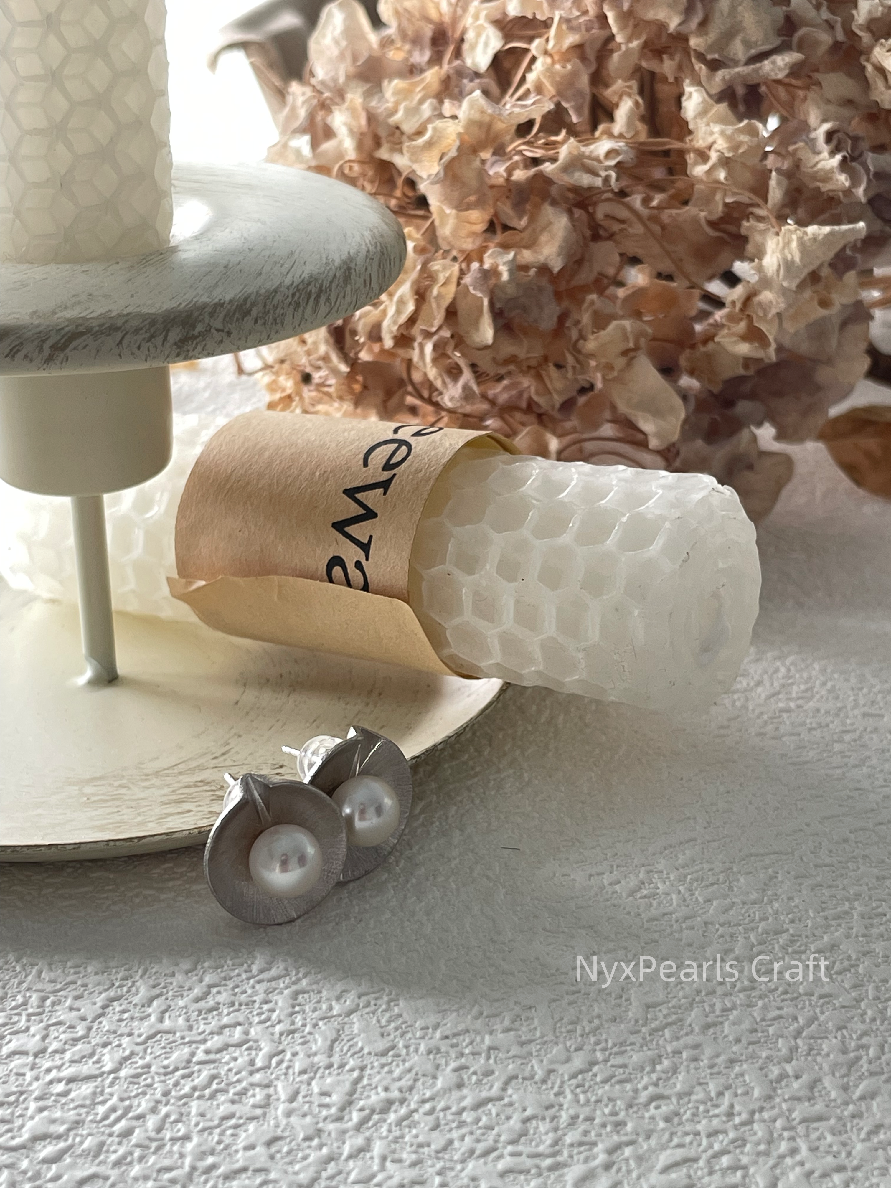 Shell-Inspired Pearl Earrings - 图片 3