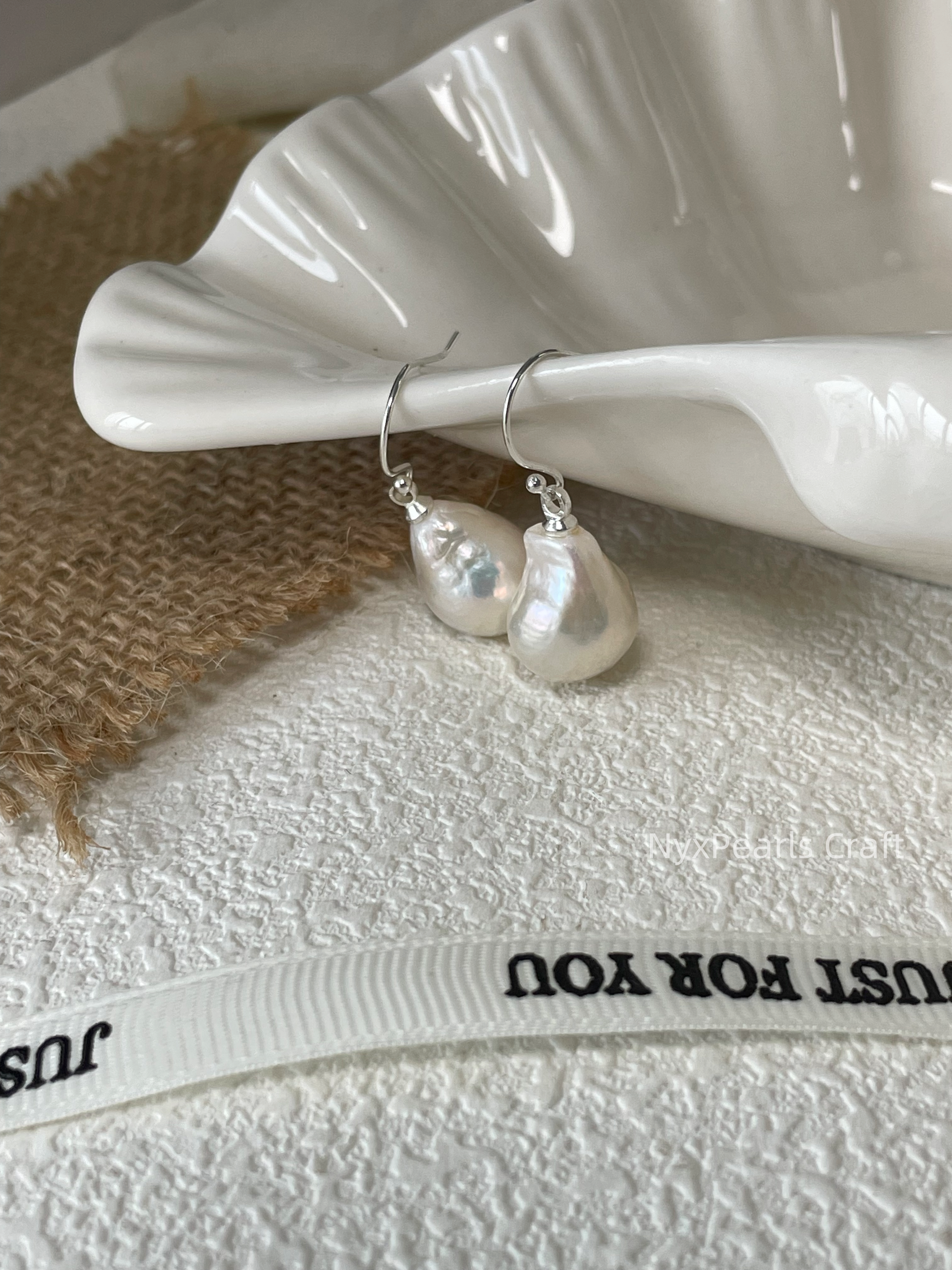 Foil Texture Baroque Pearl Earrings - 图片 2