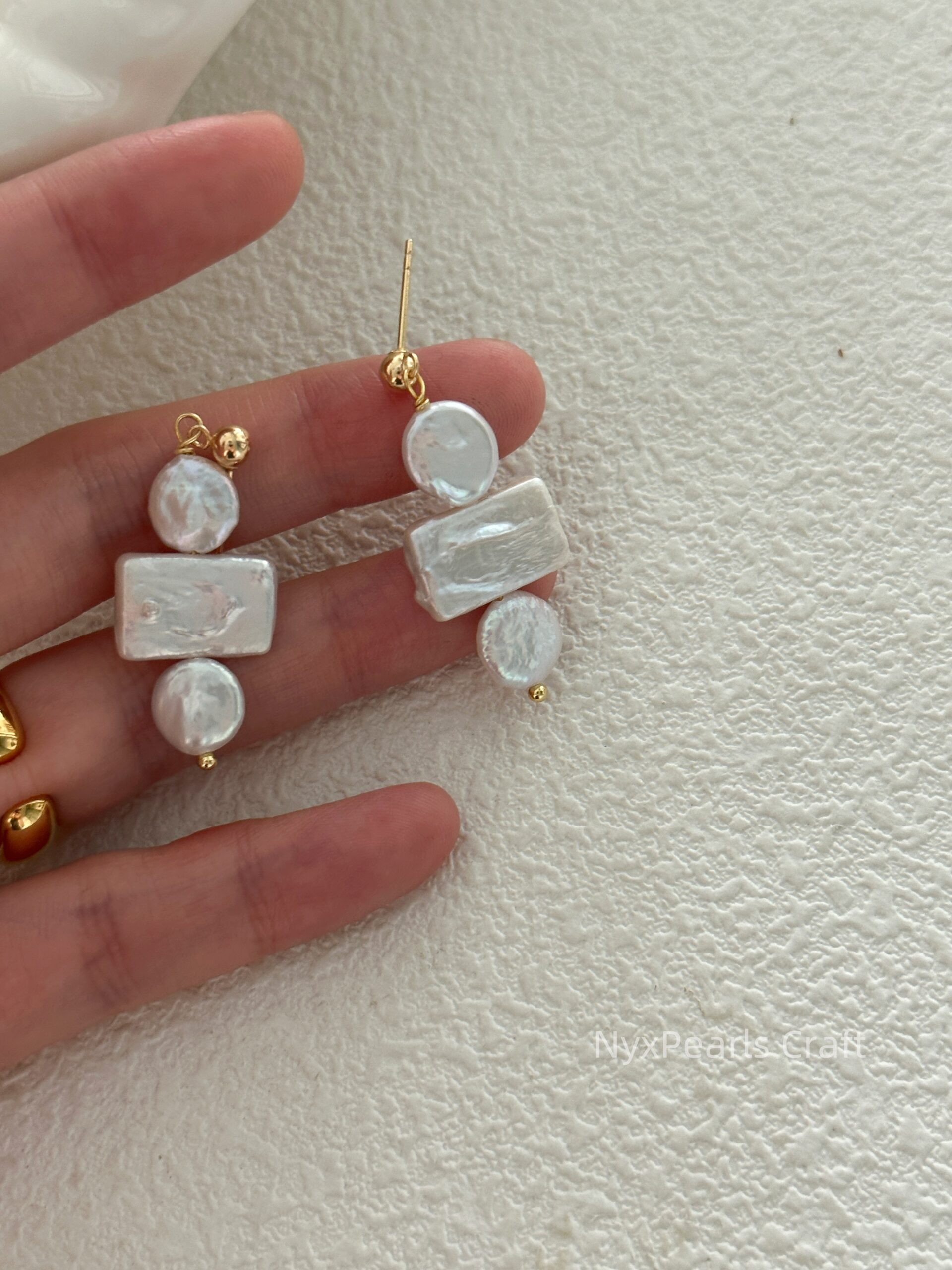 Geometric Baroque Pearl Earrings - 图片 3