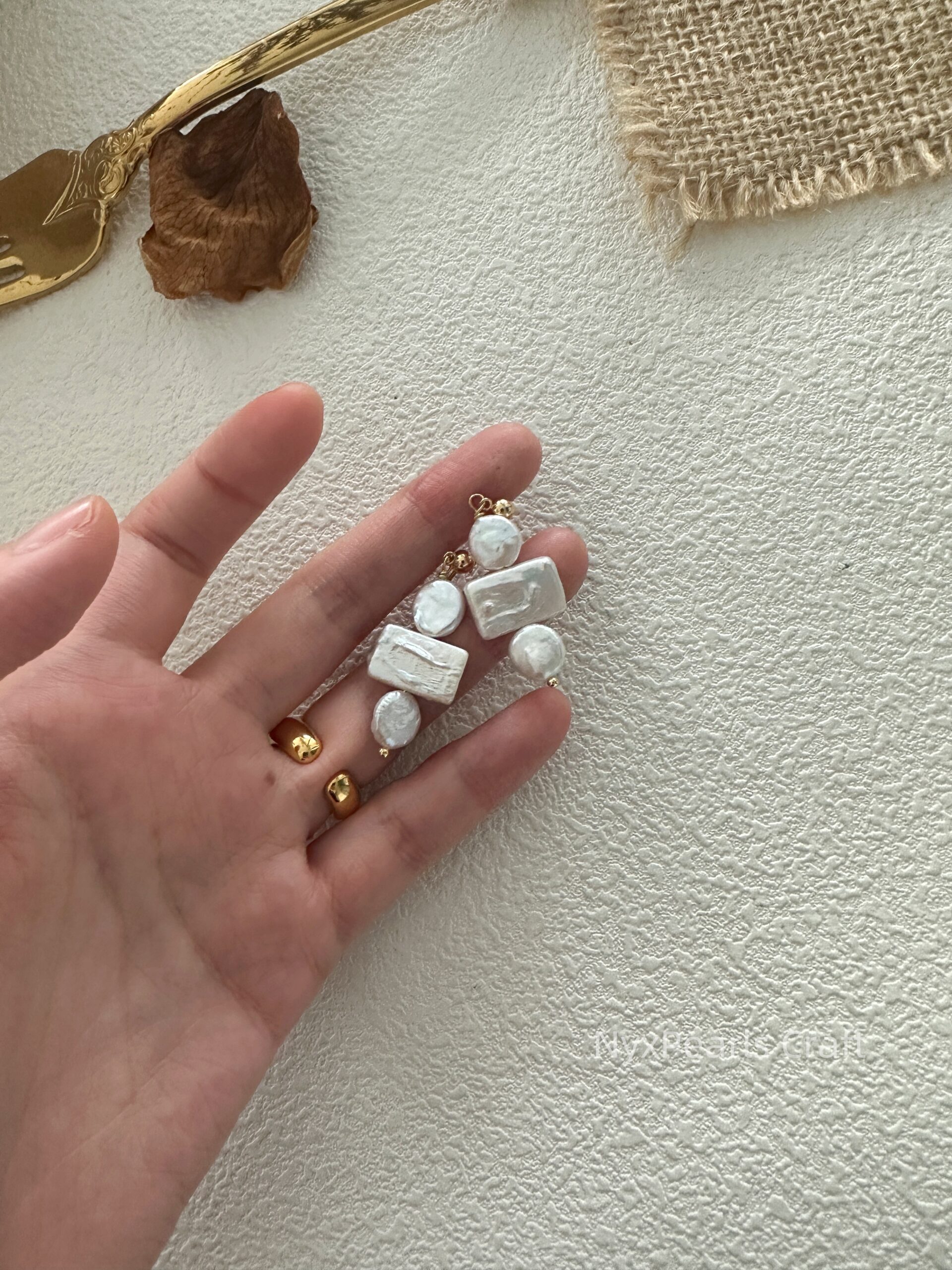 Geometric Baroque Pearl Earrings - 图片 7