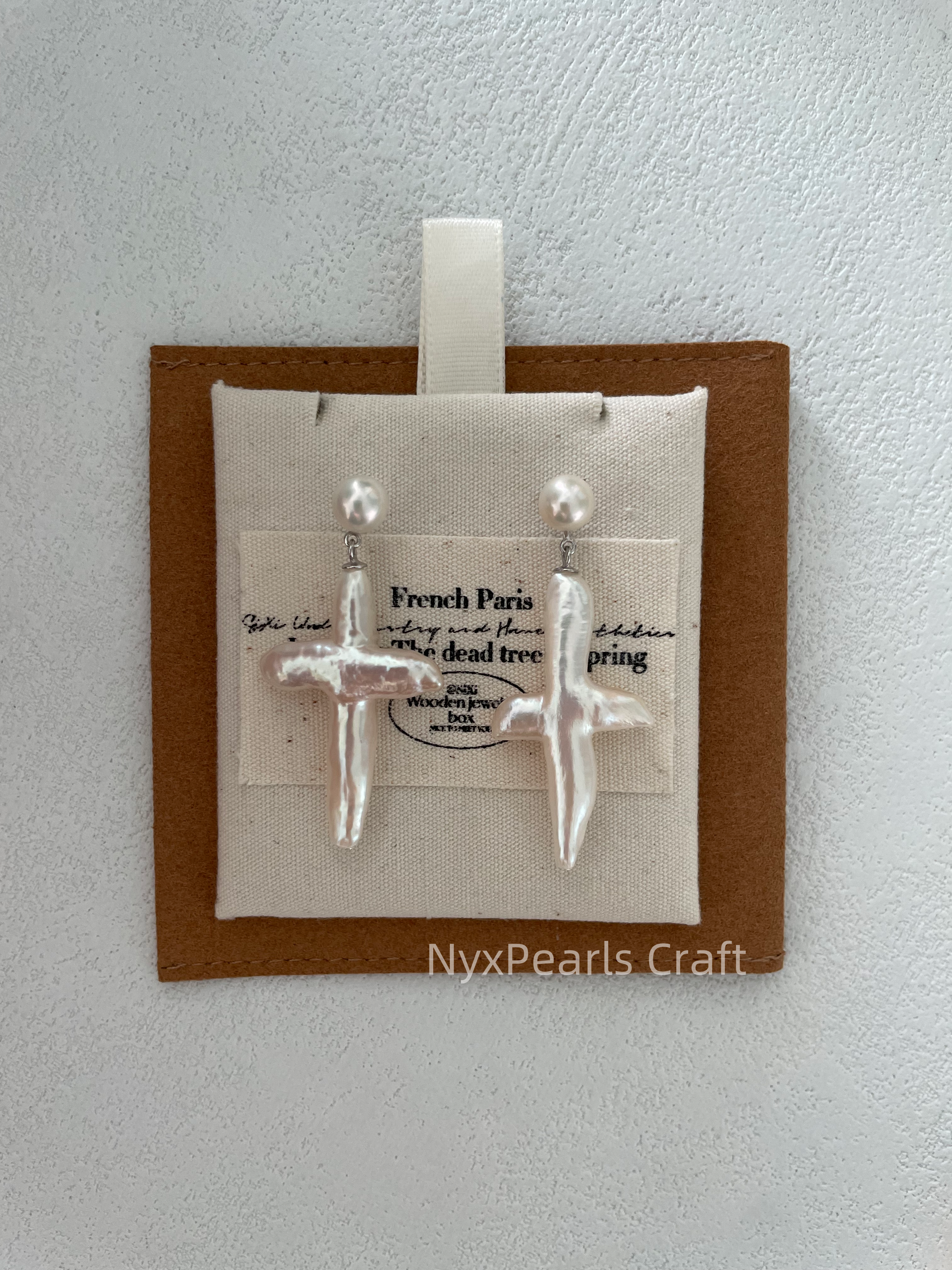 623 Cross & Pearl Drop Earrings - 图片 3