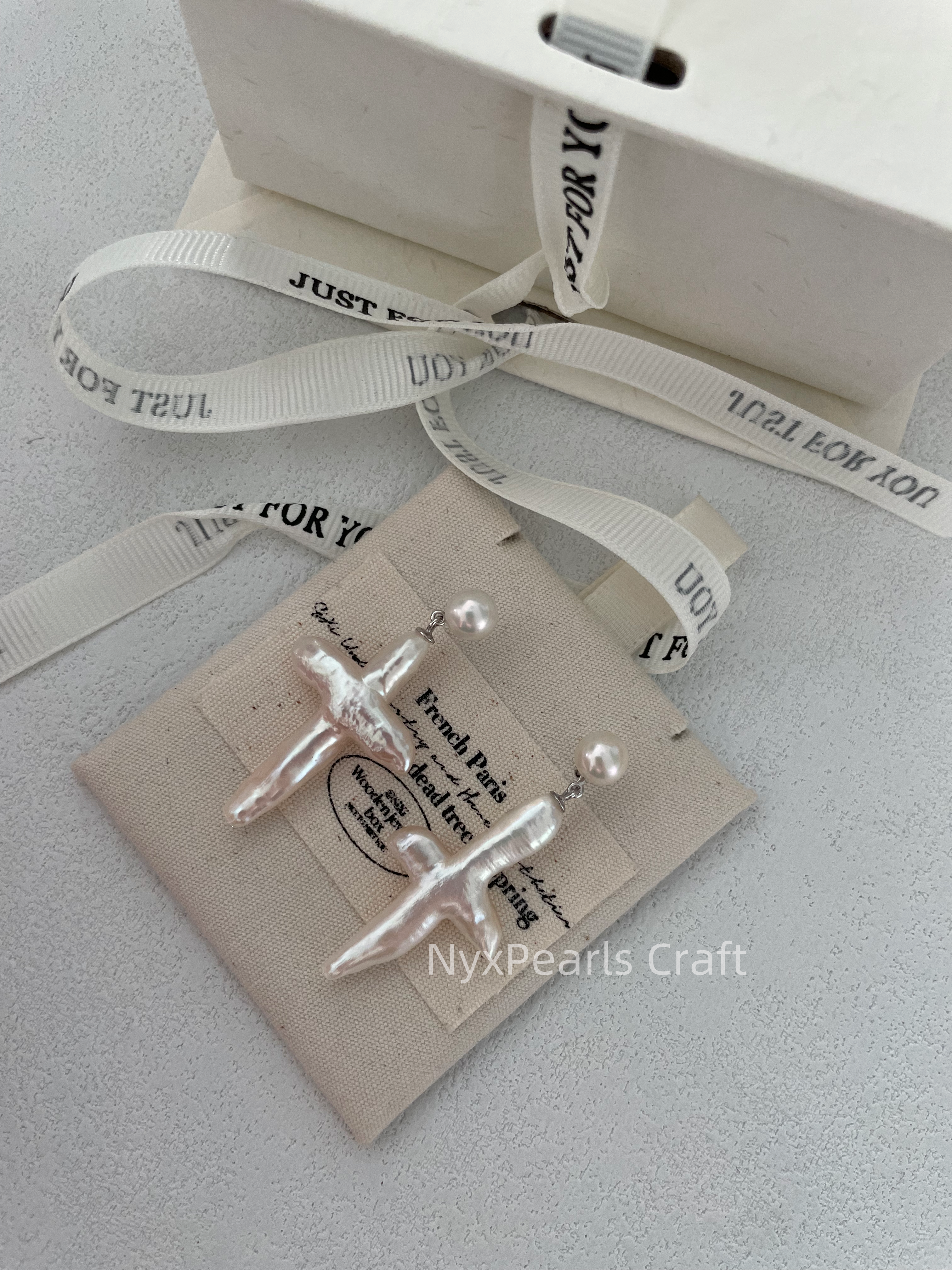 623 Cross & Pearl Drop Earrings - 图片 6