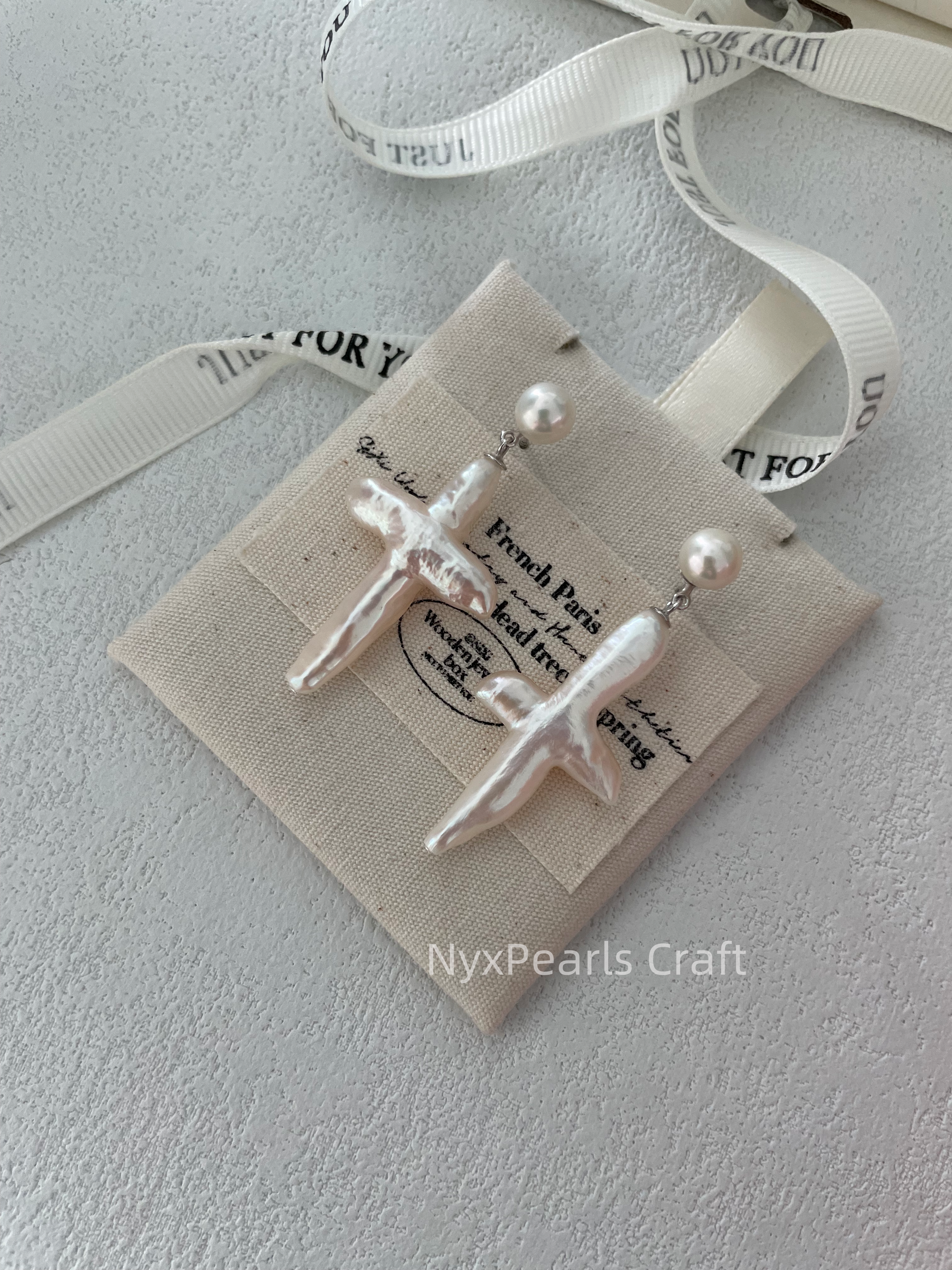 623 Cross & Pearl Drop Earrings - 图片 7