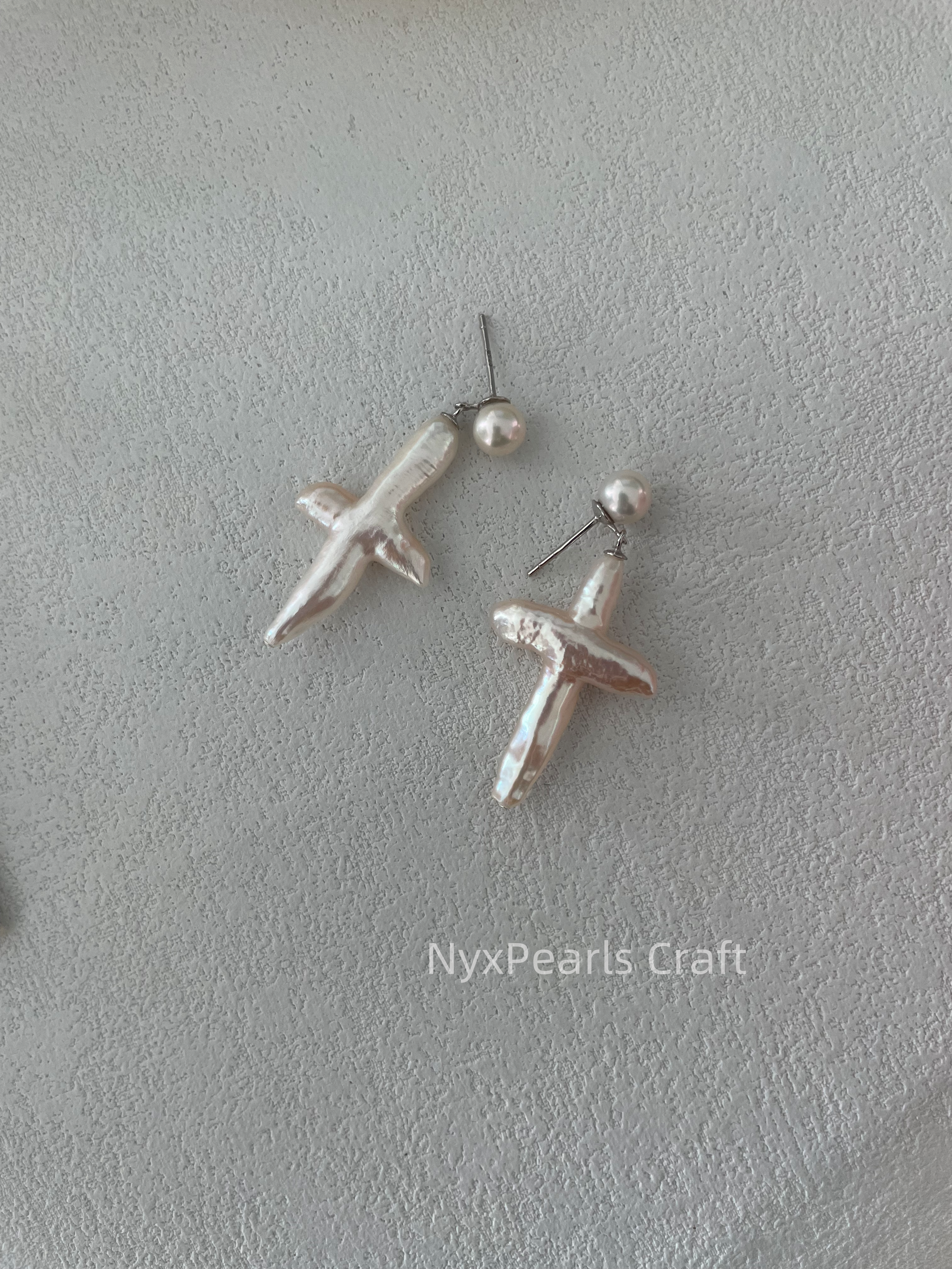 623 Cross & Pearl Drop Earrings - 图片 9