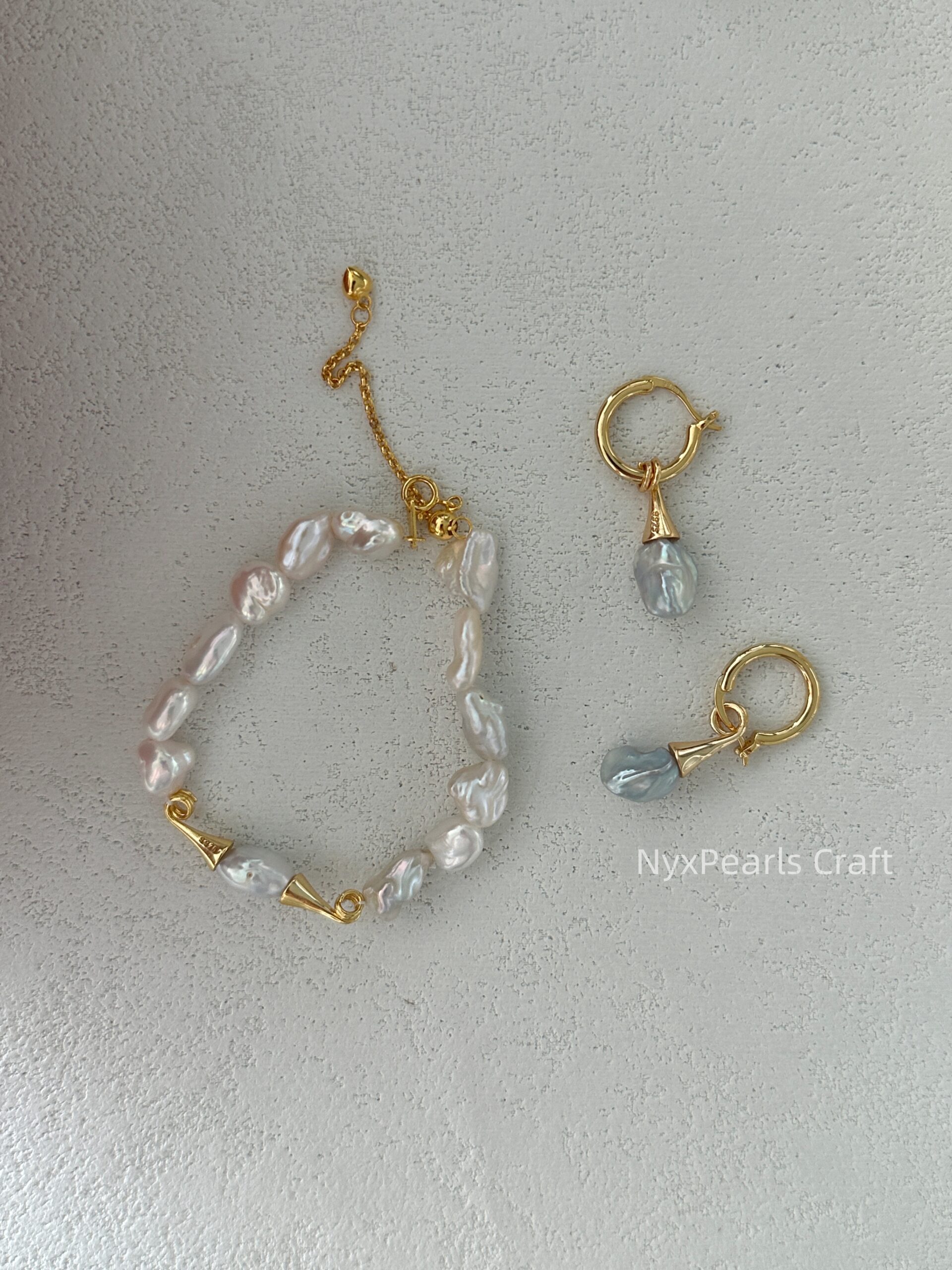 Mustache Stud Earrings - 图片 12