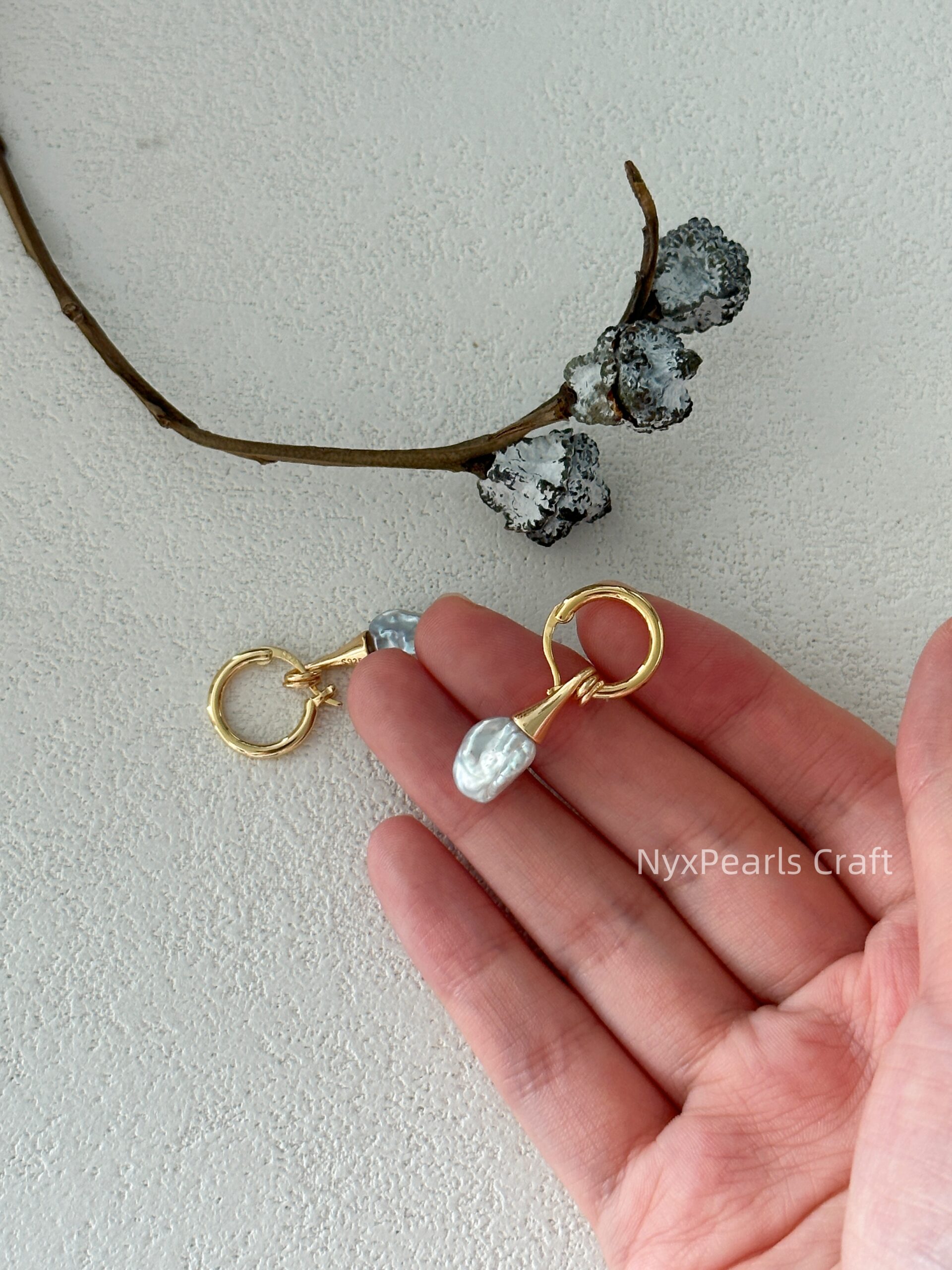 Mustache Stud Earrings - 图片 3