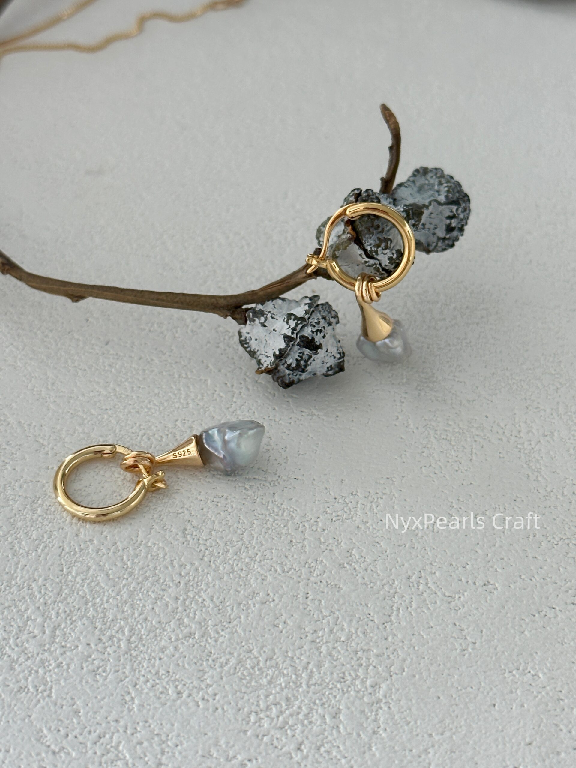 Mustache Stud Earrings - 图片 2