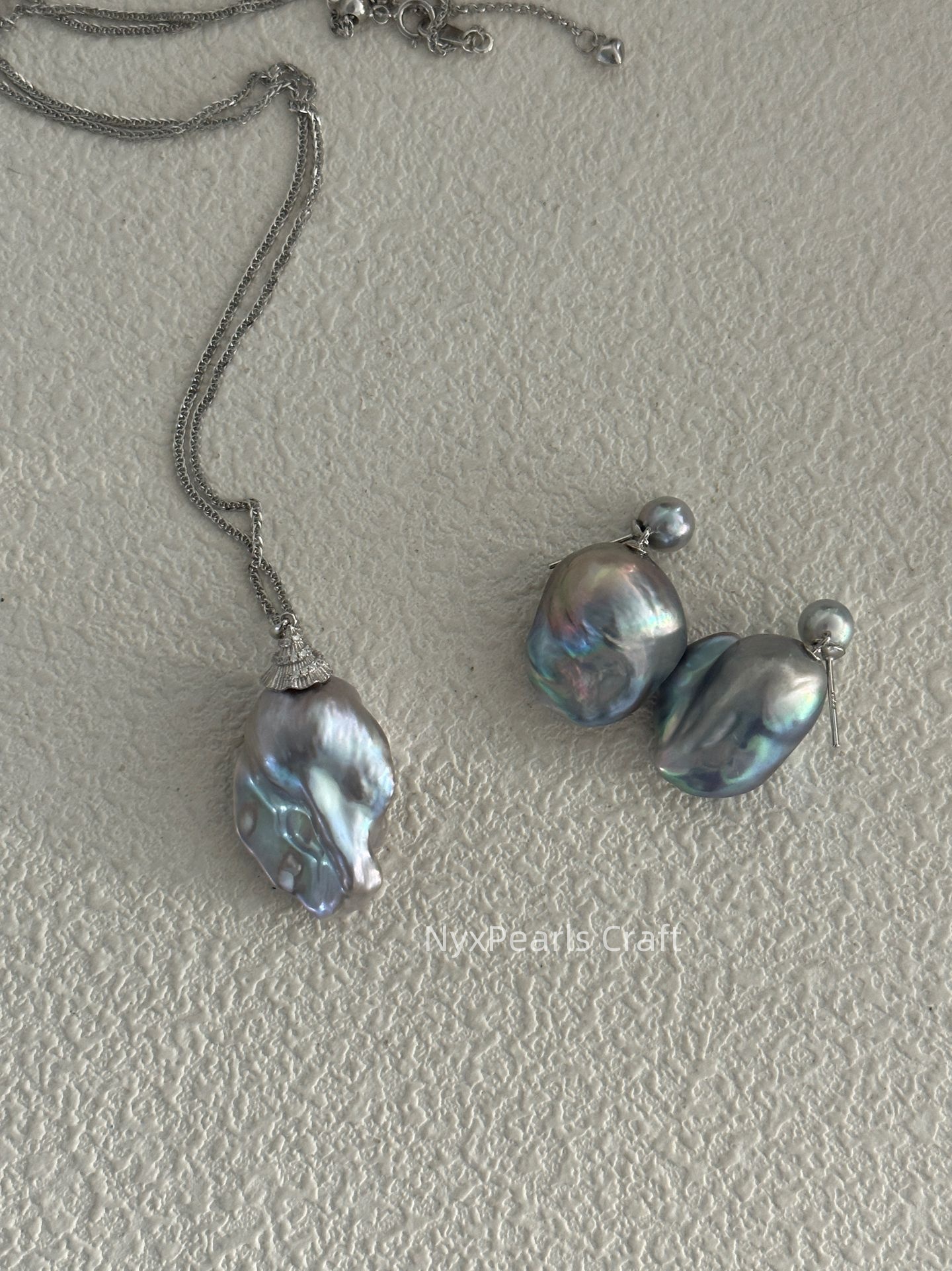 Saltwater Textured & Gray Baroque Twin Pearl Drop Earrings - 图片 11