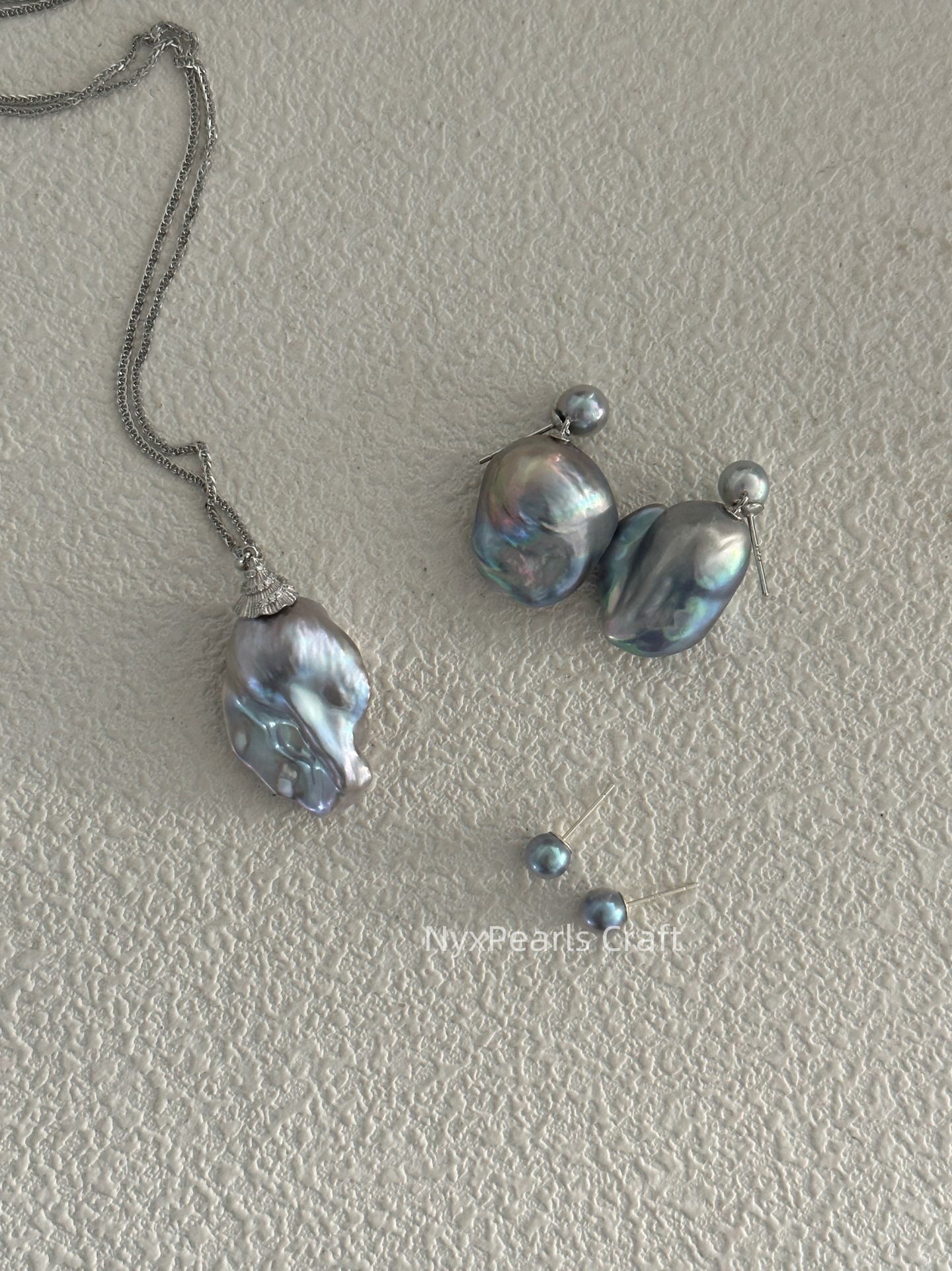 Saltwater Textured & Gray Baroque Twin Pearl Drop Earrings - 图片 10