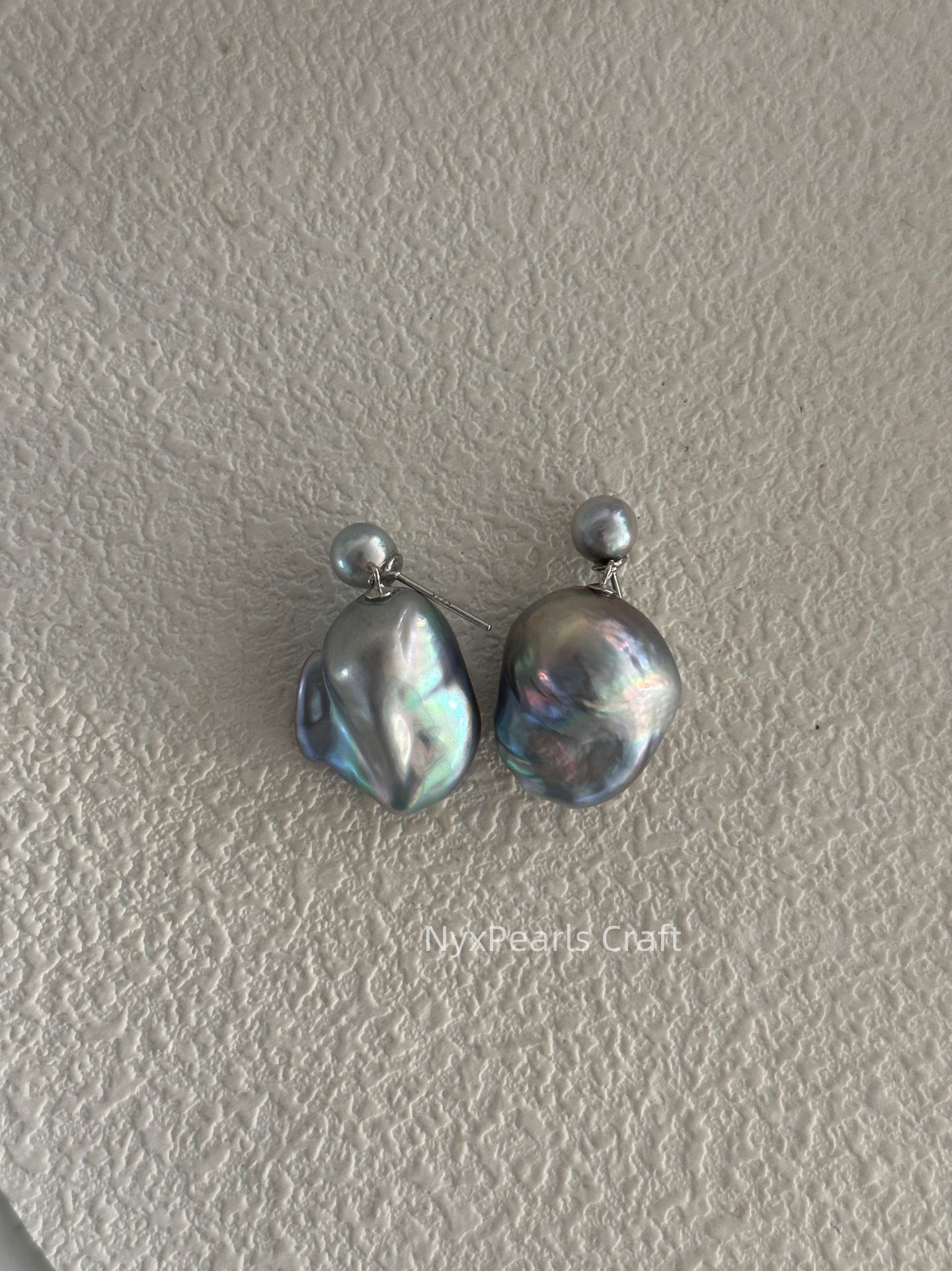 Saltwater Textured & Gray Baroque Twin Pearl Drop Earrings - 图片 8