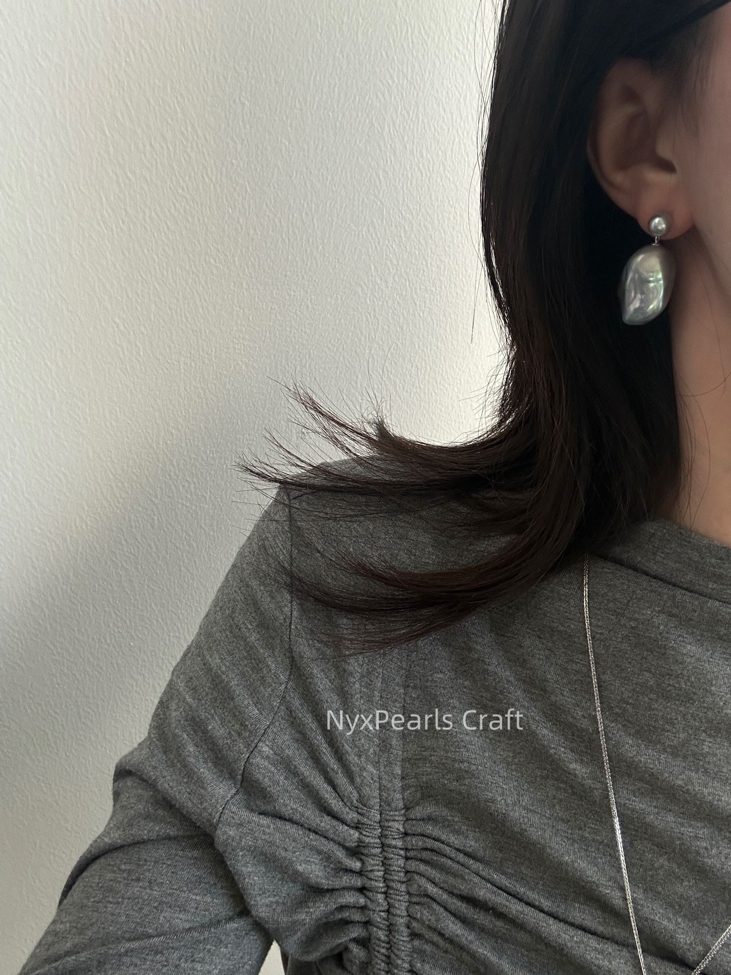 Saltwater Textured & Gray Baroque Twin Pearl Drop Earrings - 图片 13